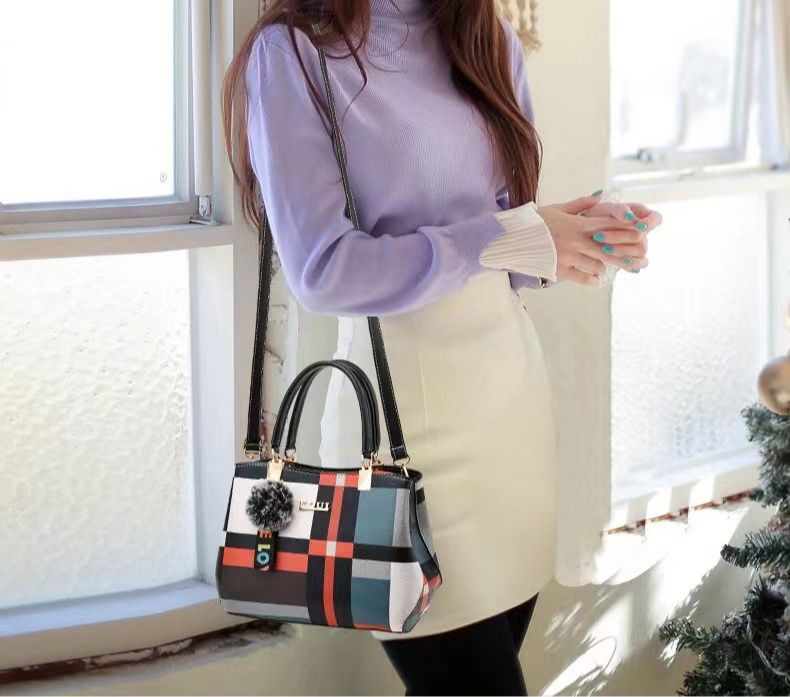 Fashion Plaid Pattern Handheld Shoulder Bag 4
