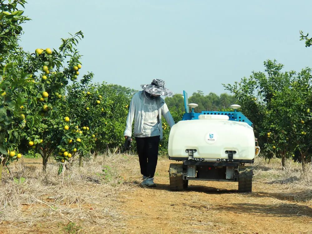 S450 Unmanned Orchard Spraying Robot 2