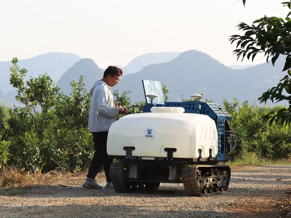 S450 Unmanned Orchard Spraying Robot 4