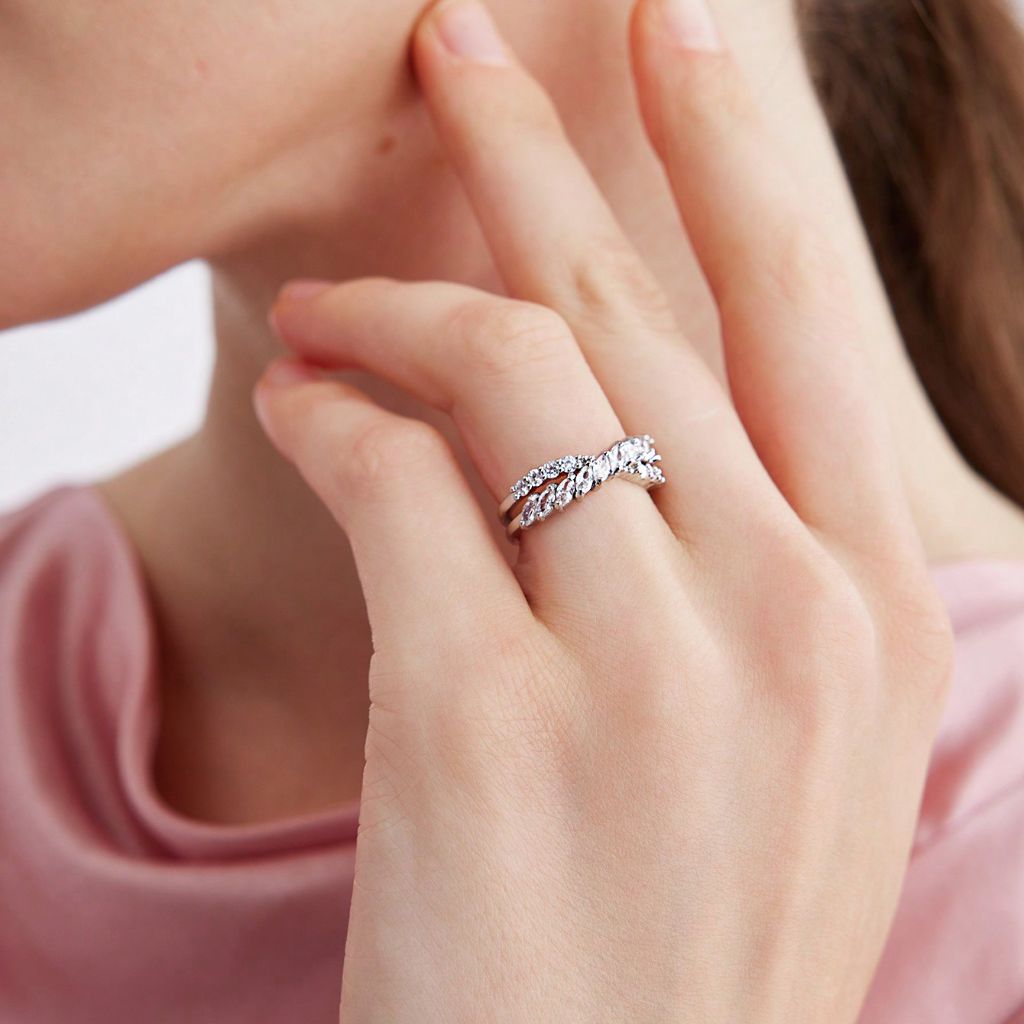 Silver Leaf-Shaped Diamond Ring 2